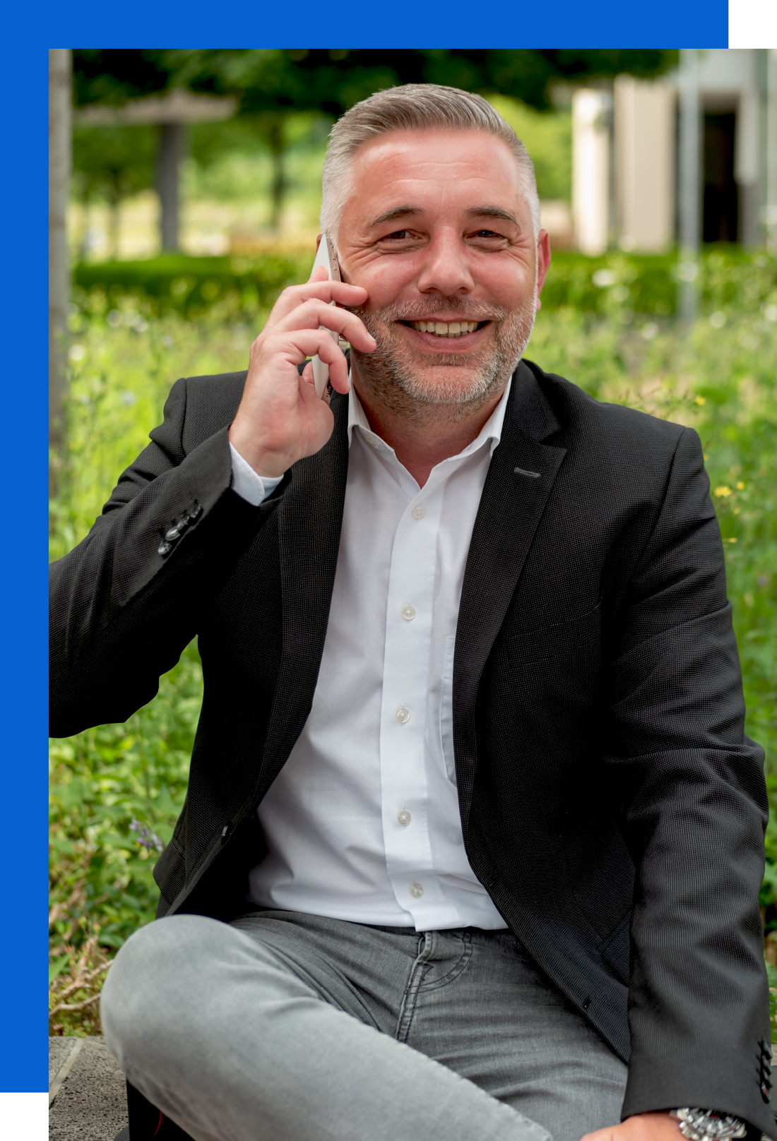 Claudius Kolodziej - Immobilienmakler beim Telefonieren