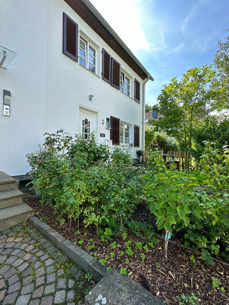Verträumte DHH im Herzen von Bergisch Gladbach EVK Nähe mit Garten und